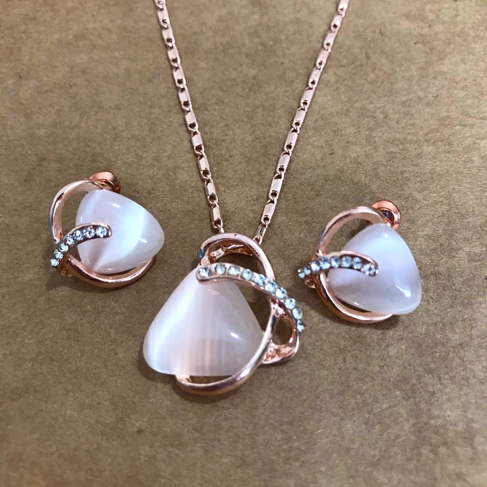 Pink necklace and earring set